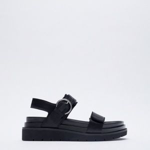 LOW HEEL PLATFORM BUCKLED SANDALS